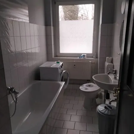 5 Bett Monteurwohnung In Gloethe, Апартаменты *